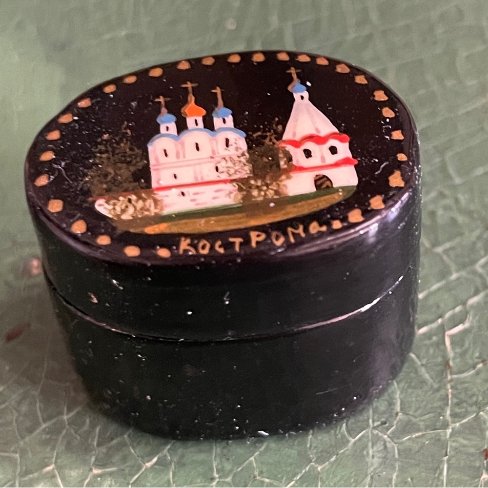 Beautiful Vintage Russian Russia Hand Made Hand Painted trinket miniature box - Picture 2 of 8